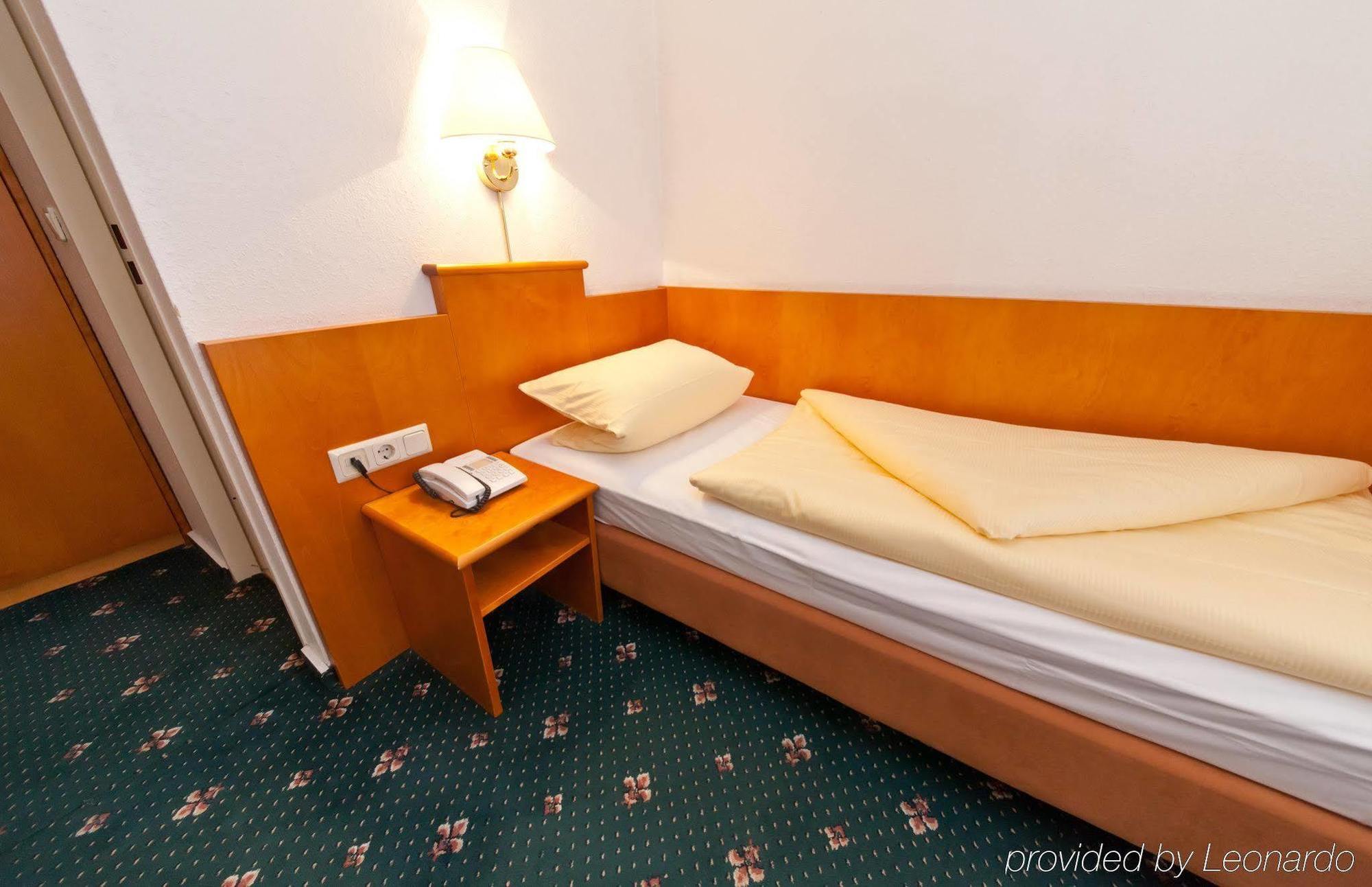 Ahl Meerkatzen 3* Cologne